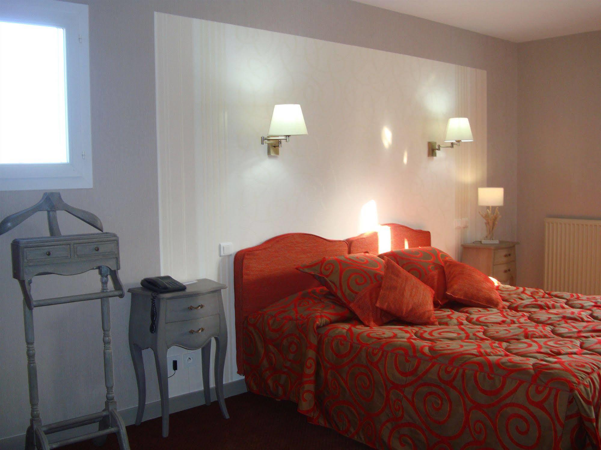 Saint-Quentin-sur-le-Homme Hotel Le Gue Du Holme מראה חיצוני תמונה