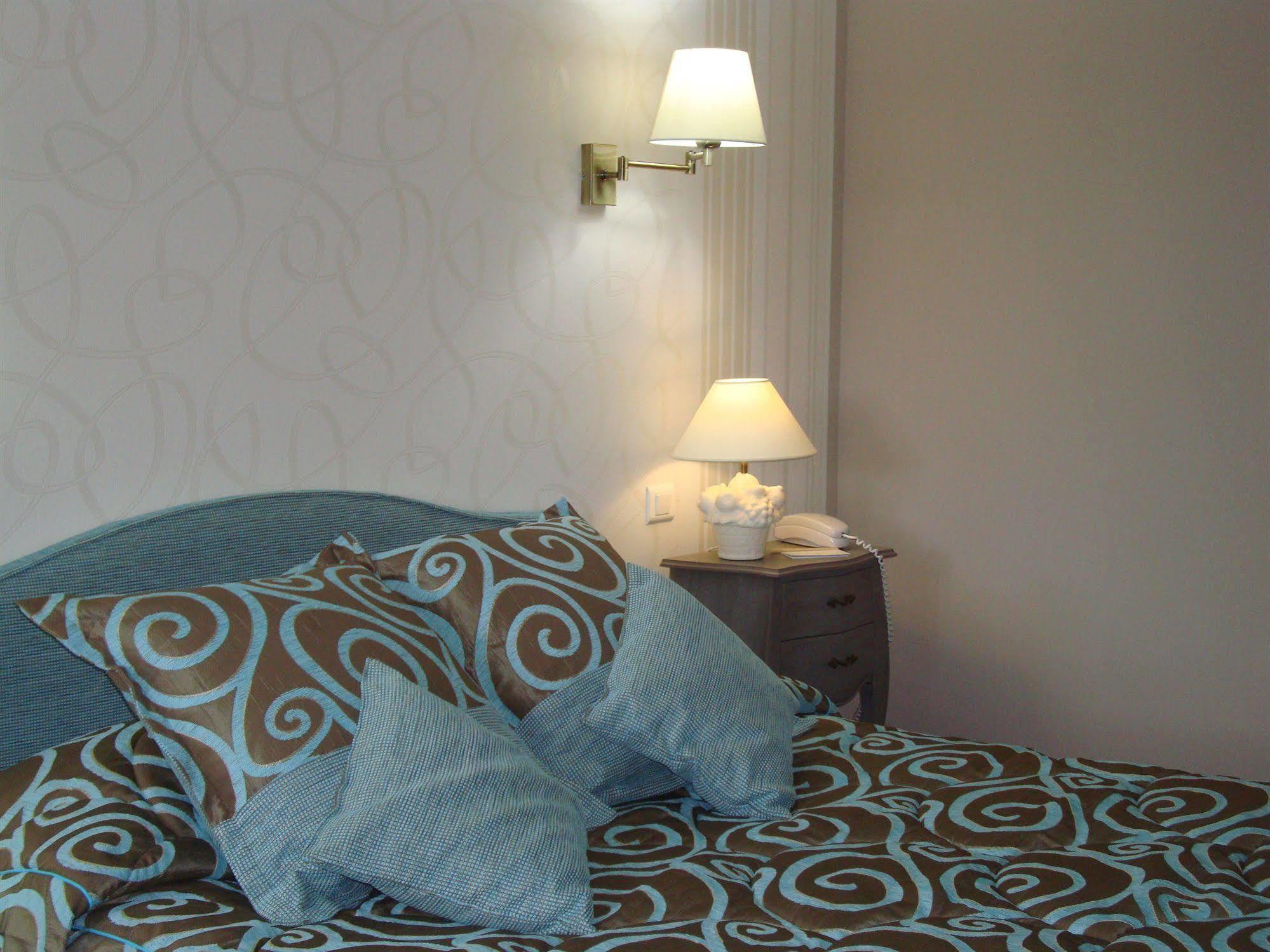 Saint-Quentin-sur-le-Homme Hotel Le Gue Du Holme מראה חיצוני תמונה