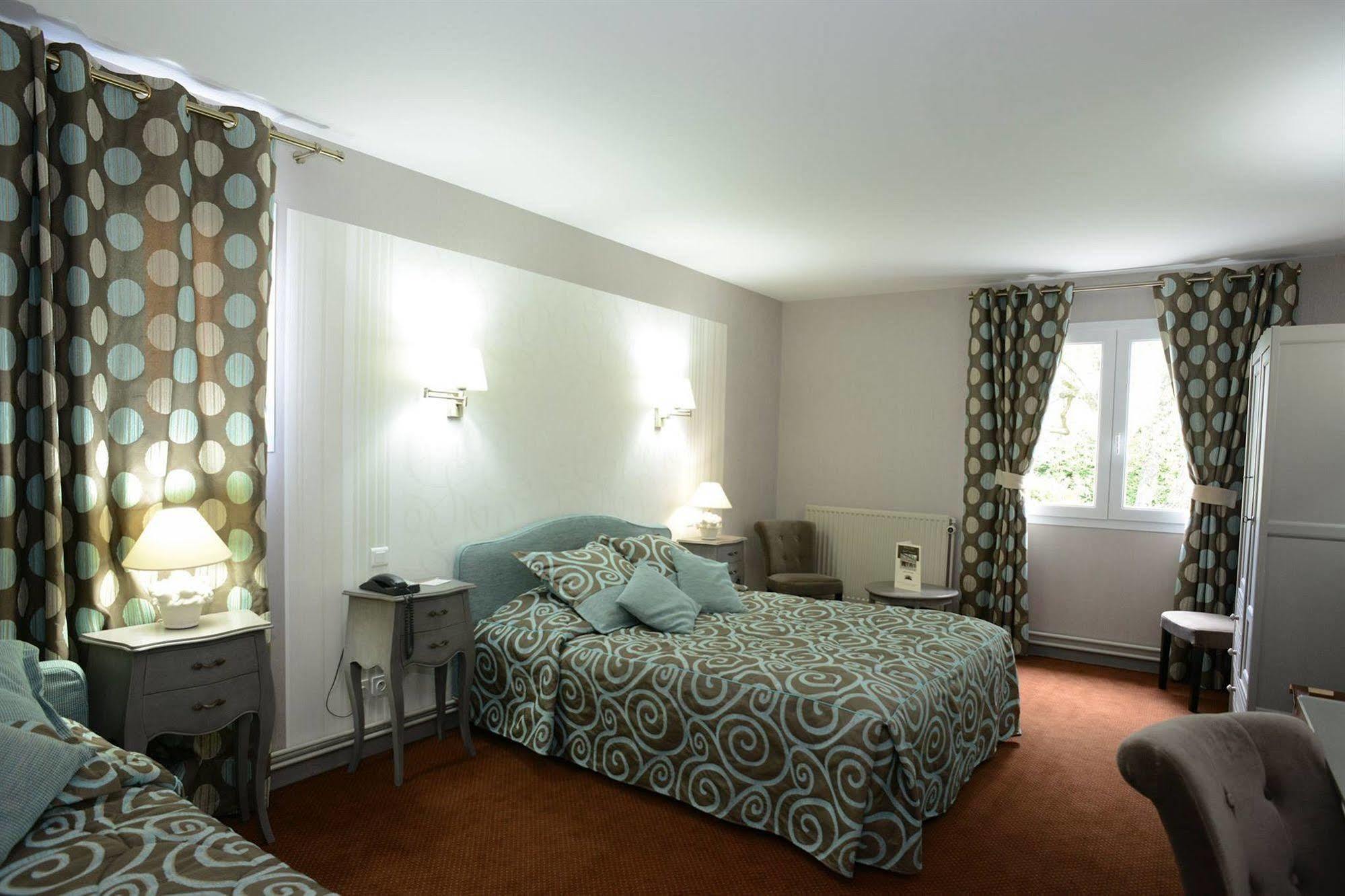 Saint-Quentin-sur-le-Homme Hotel Le Gue Du Holme מראה חיצוני תמונה